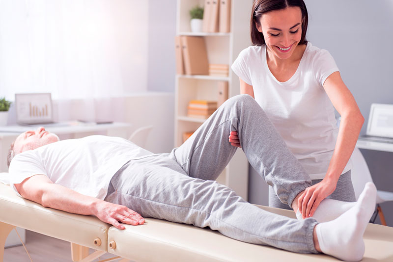 ¿Cuáles son las ventajas de hacer rehabilitación a domicilio con un fisioterapeuta?